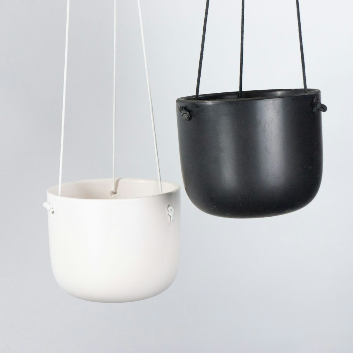 Dou cache-pots suspendus Wite & Black